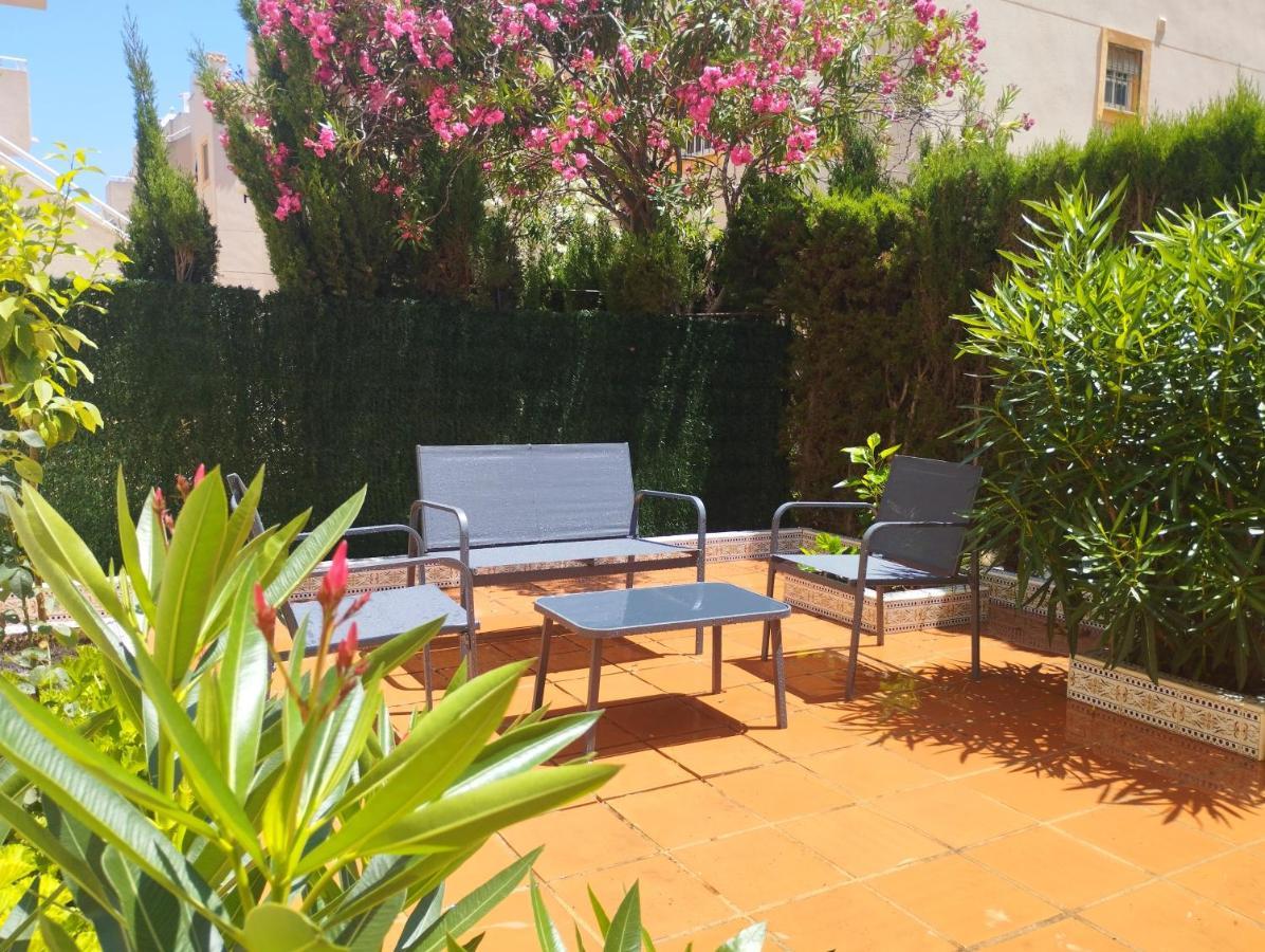 Torrevista Three Bedroom Apartment, Two Swimming Pools And Garage Torrevieja Exterior photo